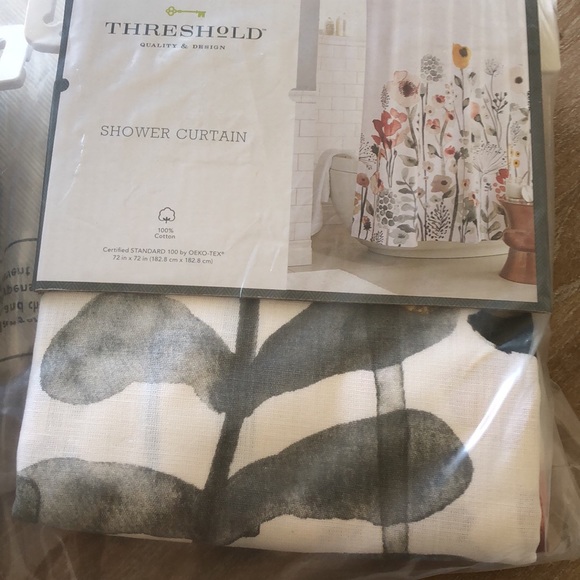New shower curtain, by threshold - Picture 2 of 2